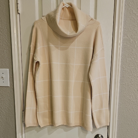 NWOT Cowl Neck Long Sleeved Soft Yellow & White Sweater XL - Picture 1 of 13